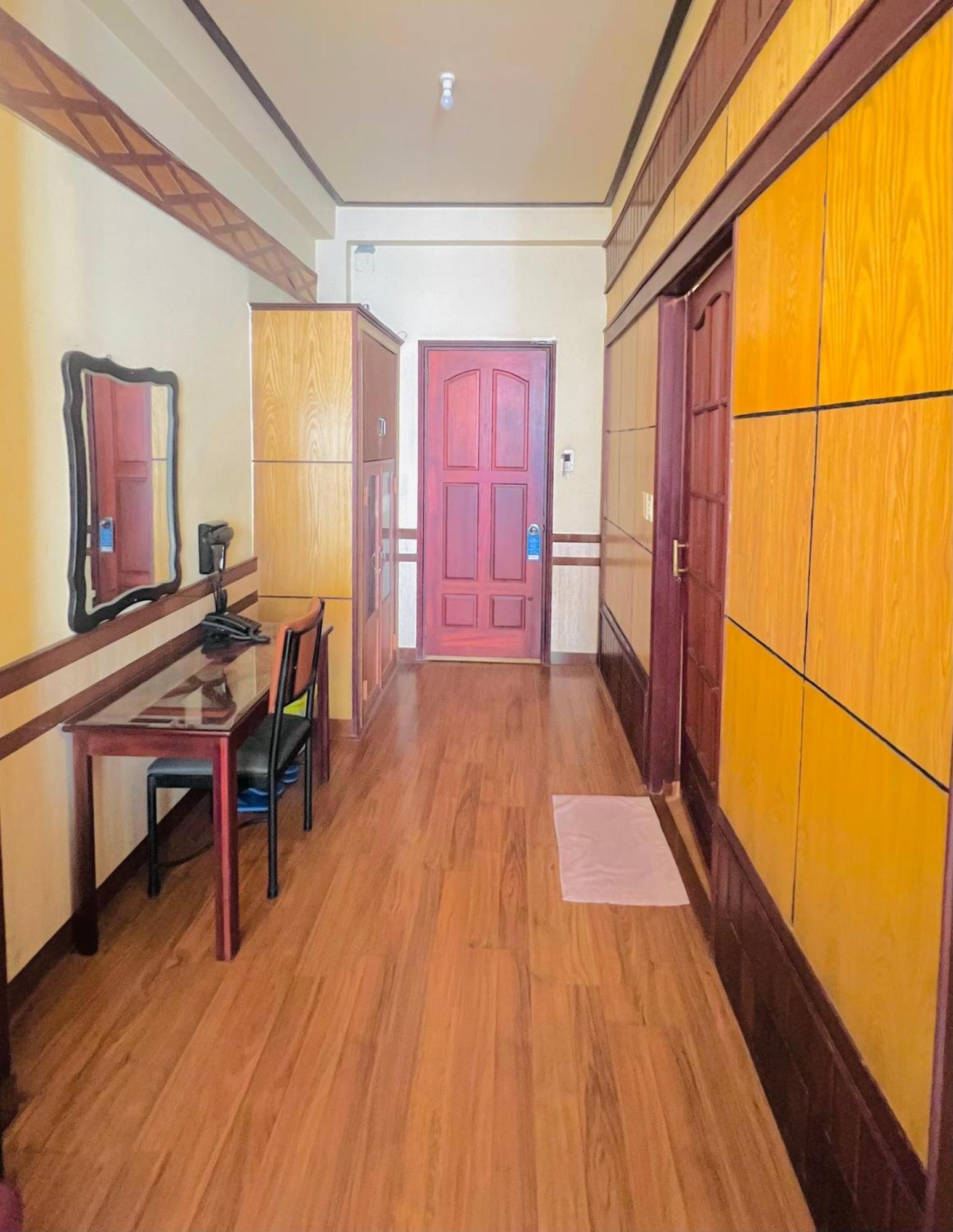 Bi Saigon Hotel Хошимин Экстерьер фото
