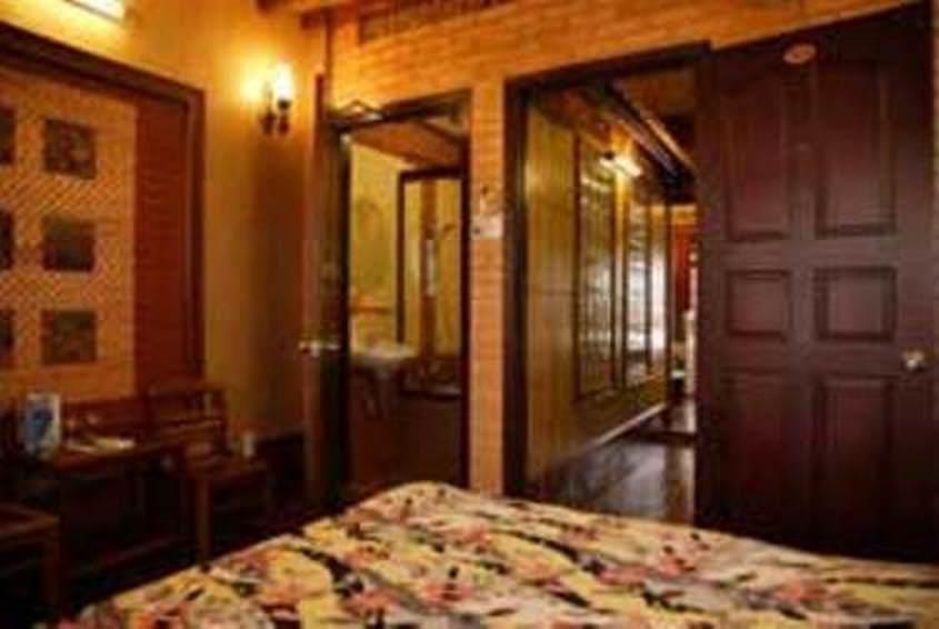 Bi Saigon Hotel Хошимин Экстерьер фото