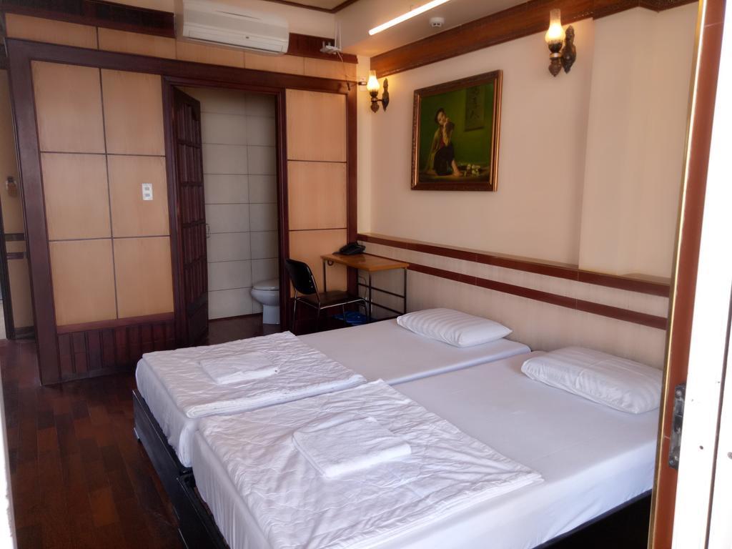 Bi Saigon Hotel Хошимин Экстерьер фото