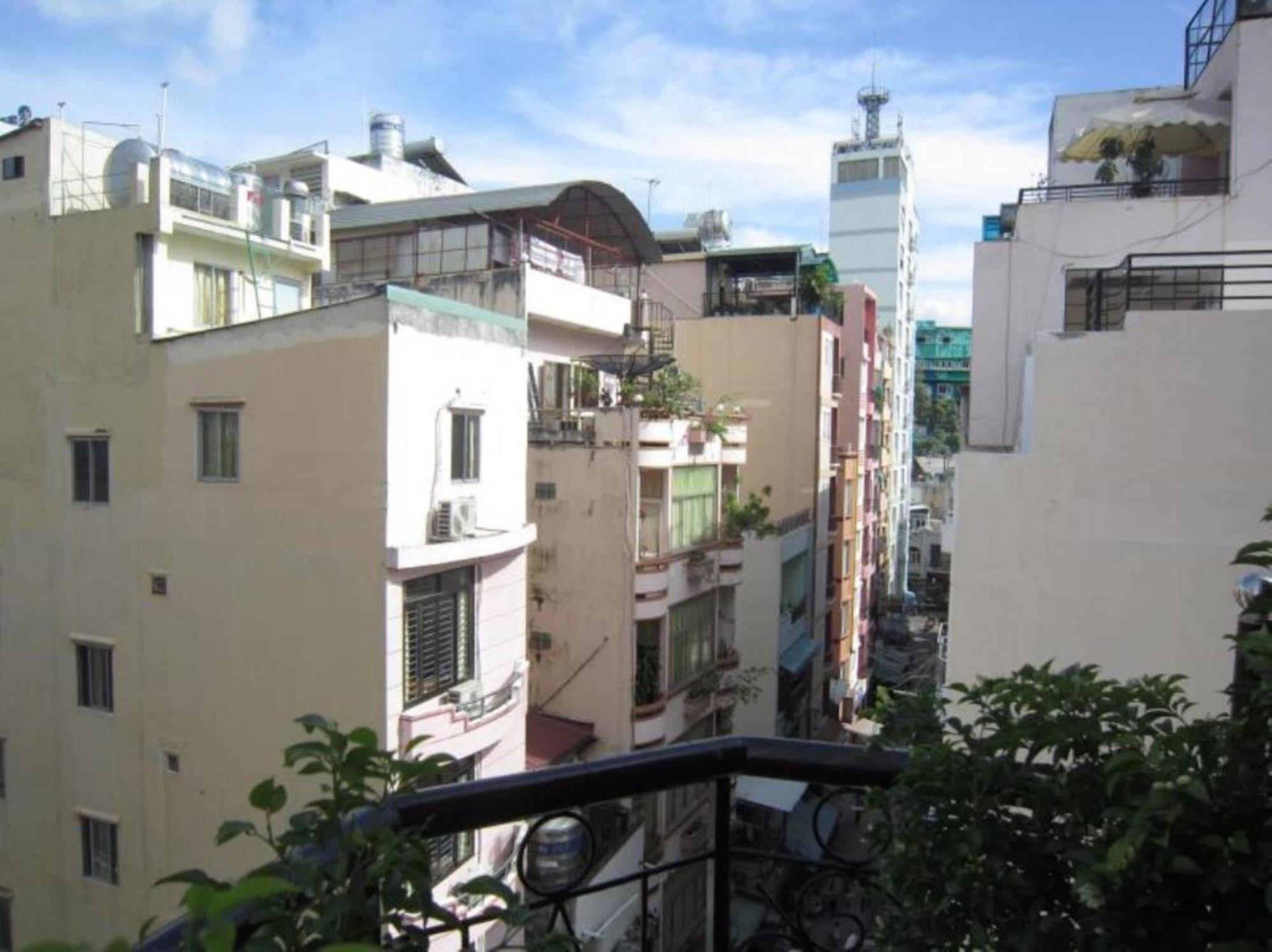 Bi Saigon Hotel Хошимин Экстерьер фото